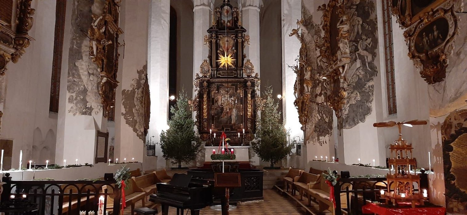 Nikolaikirche im Advent